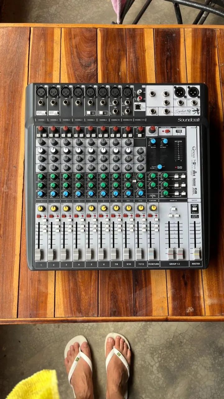 Mesa de som Soundcraft