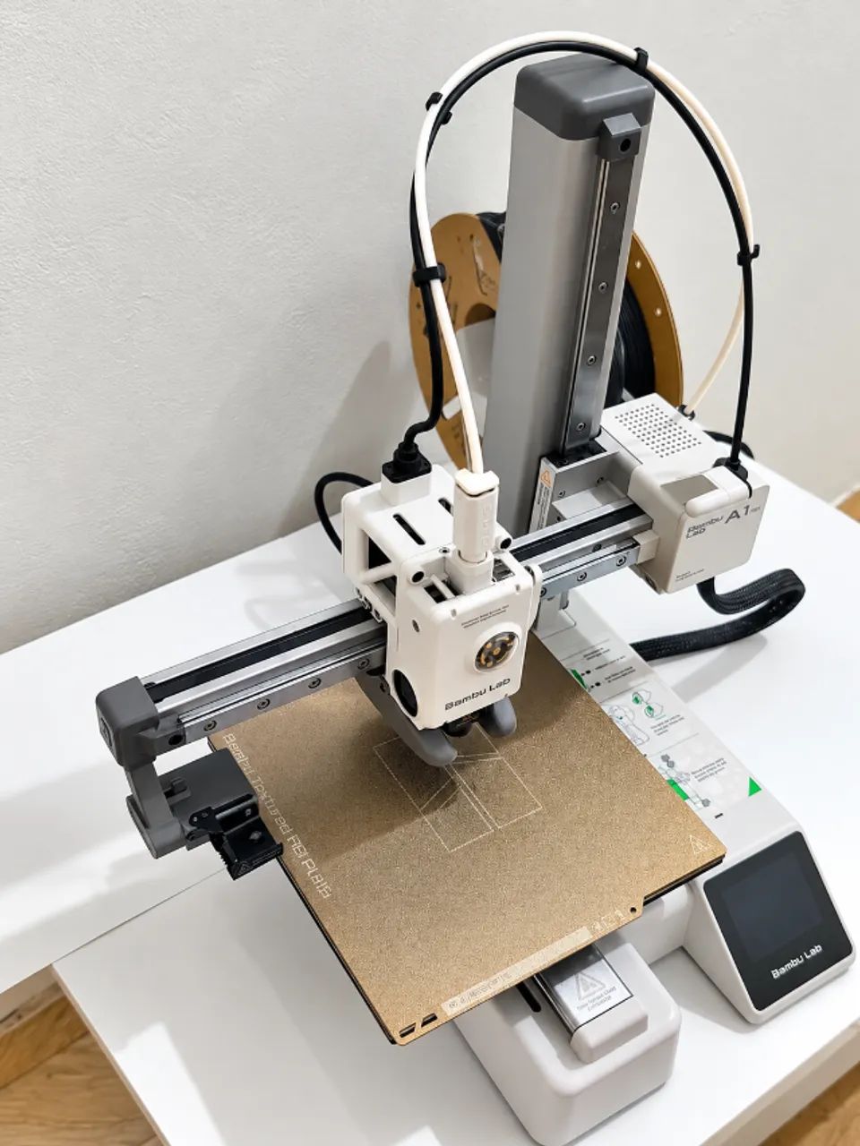 Impressora 3d Bambu Lab A1 Mini 3D Original - Menos de 90h de Uso + Caixa e filamento - Foto 2