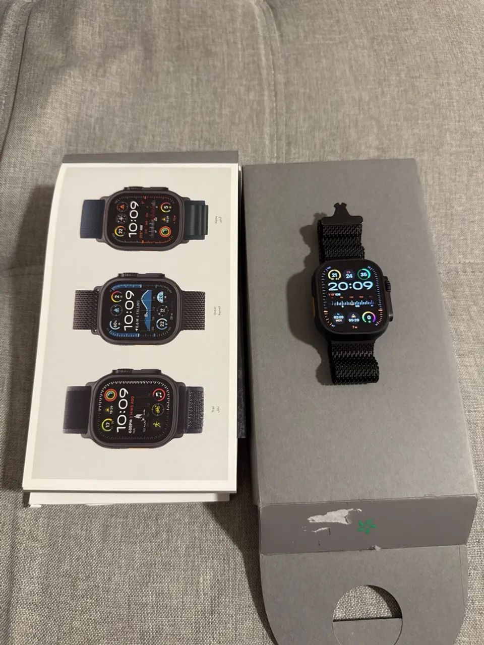 Apple Watch Ultra 2 49mm Black Titanium + Milanese Loop Original