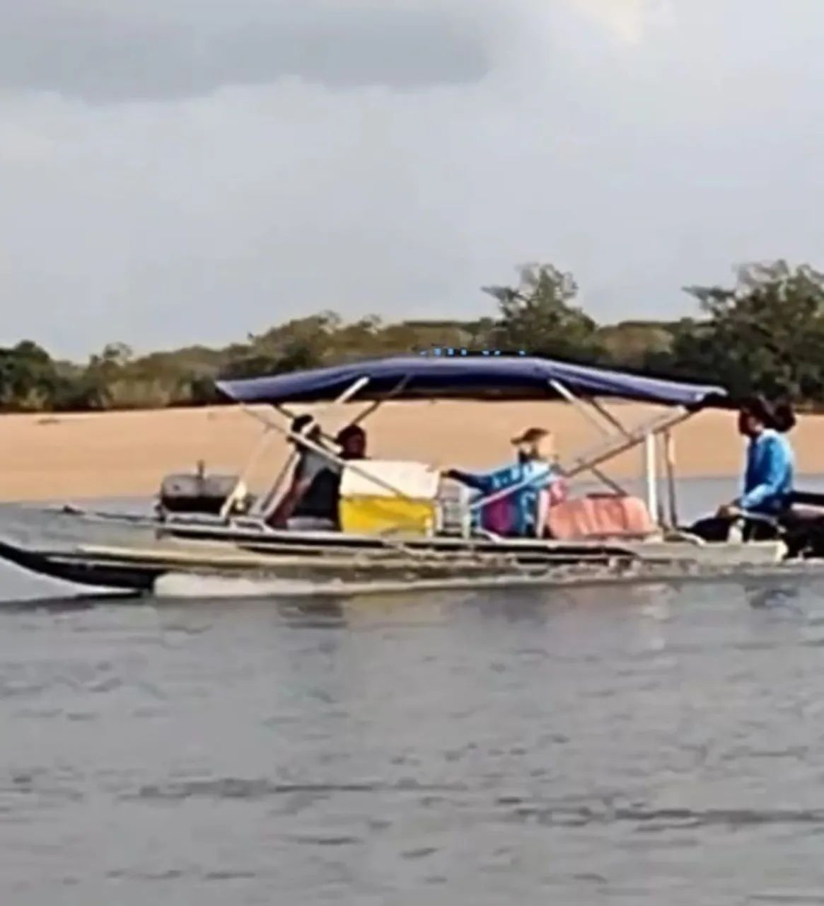 Vendo carreta e barco 