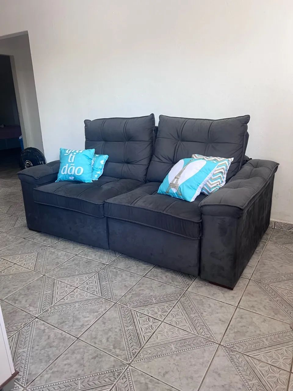Vendo sofá retratil 4 meses de uso - Foto 2