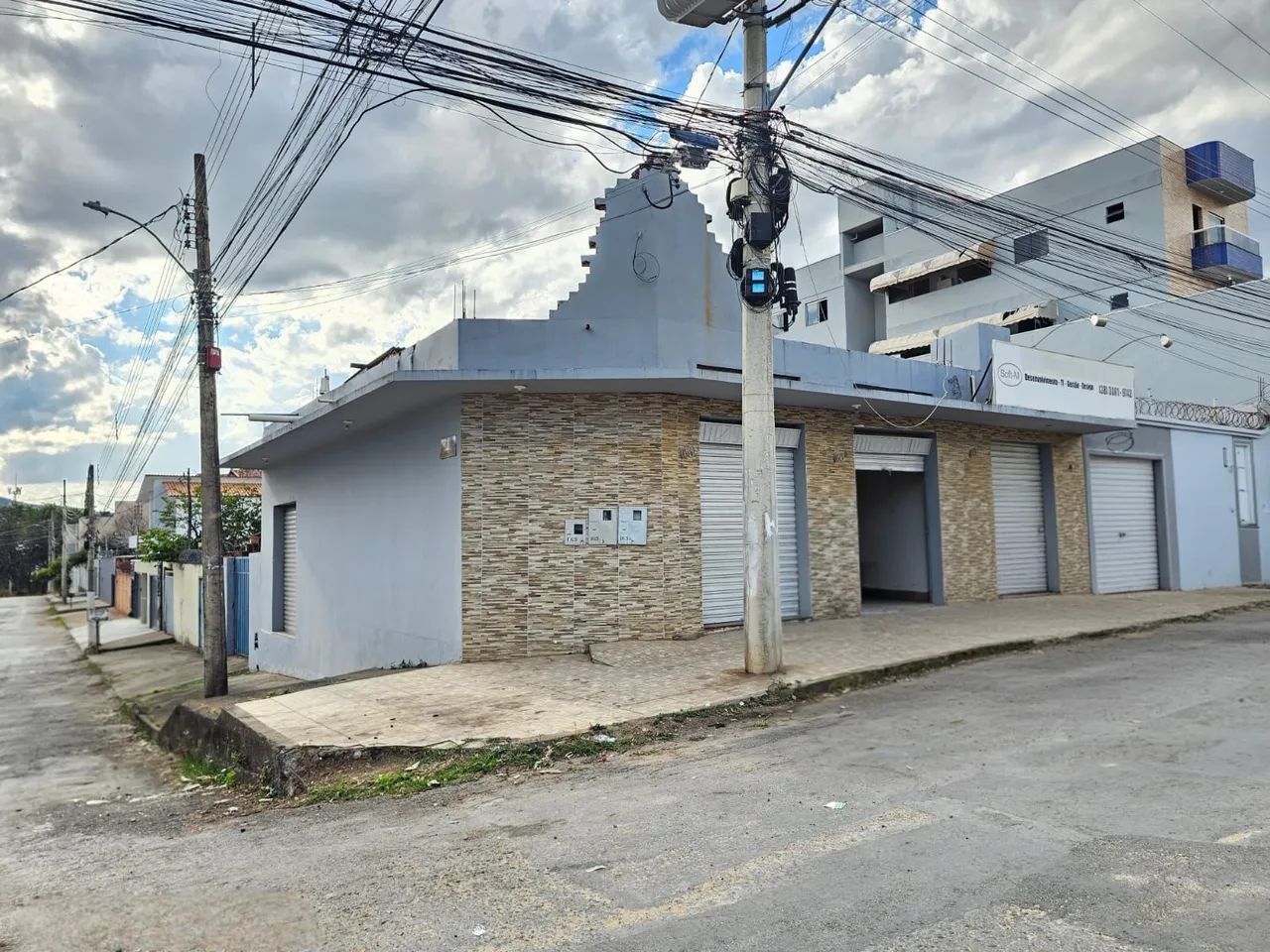 Excelente Ponto Comercial de Esquina 