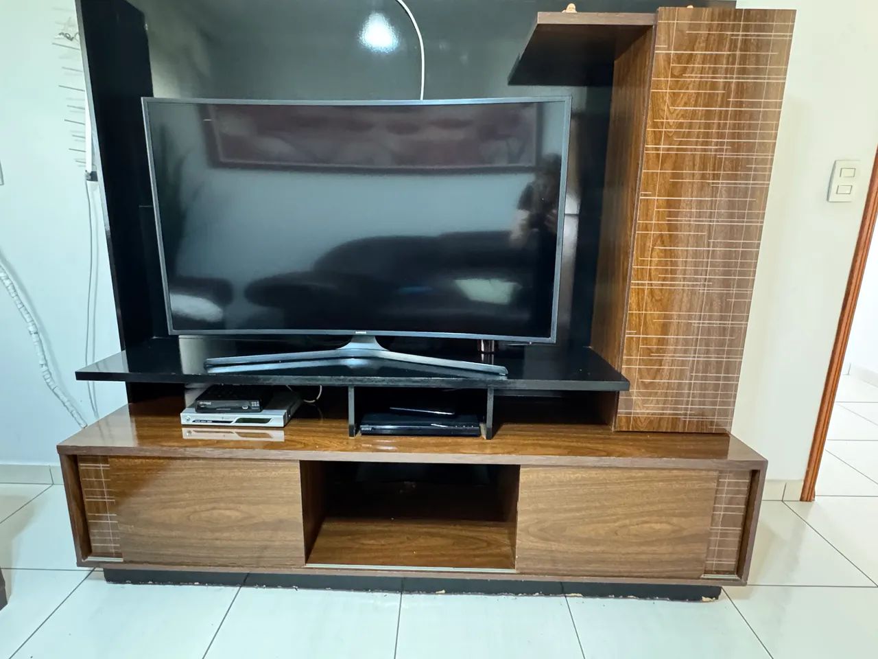 RACK COM PAINEL PARA TV - GRANDE E ESPAÇOSO - Foto 2