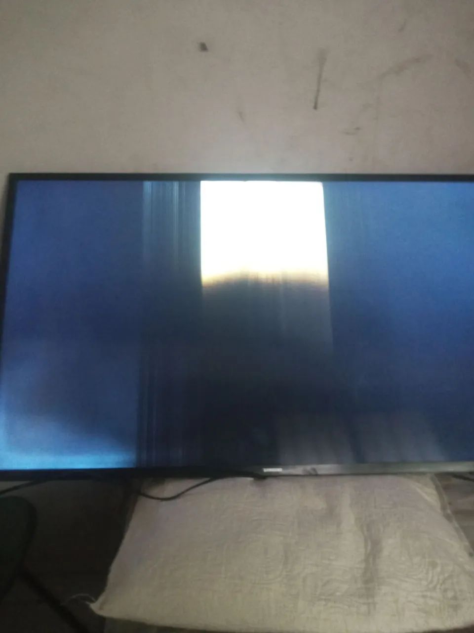 TV quebrada para retirada de peças