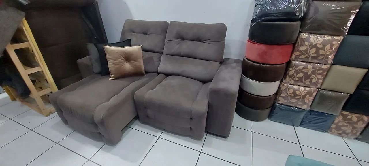 VENDE SE SOFÁ RETRÁTIL E RECLINÁVEL 