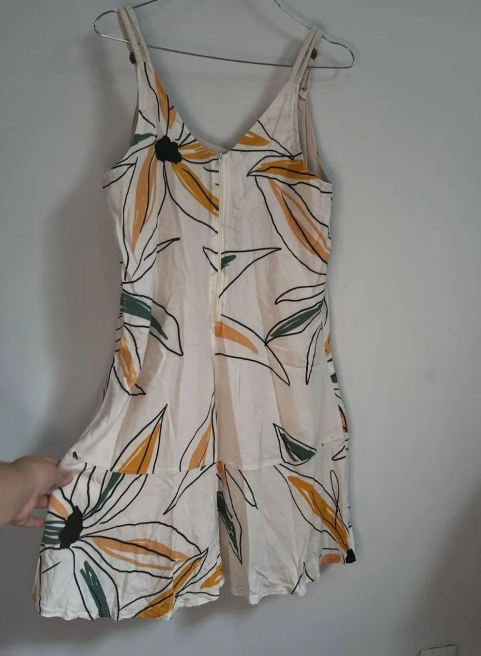 Vestido Off White Florido TAM P - Foto 2