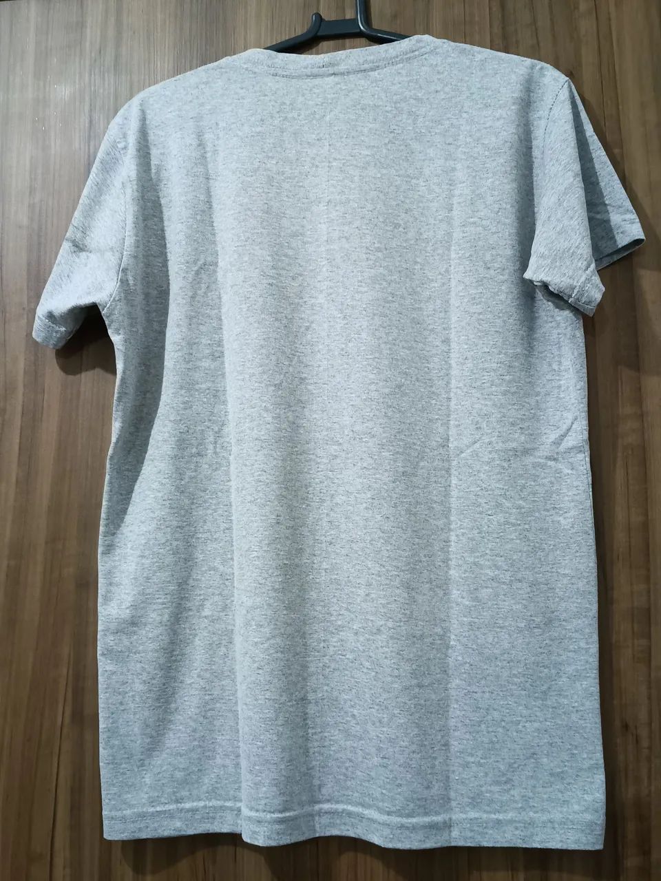 CAMISETA LEVIS - TAMANHO M - Foto 2