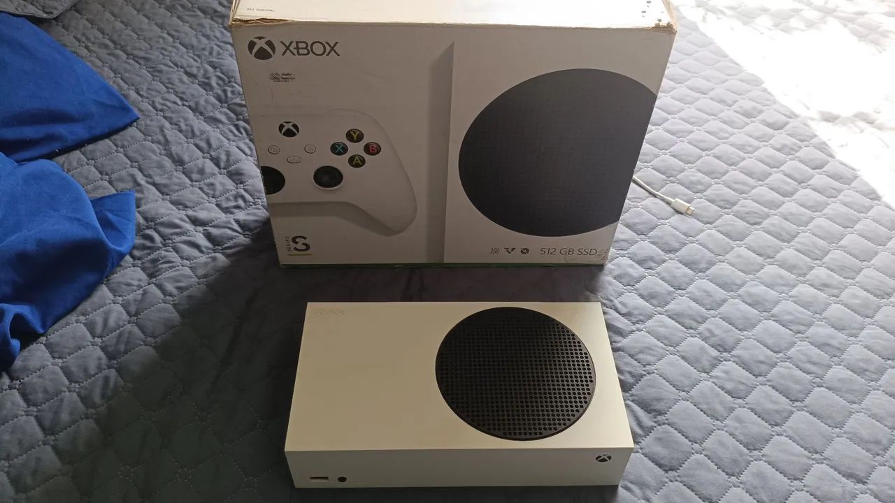 Vendo console Xbox SERIES S sem controle 