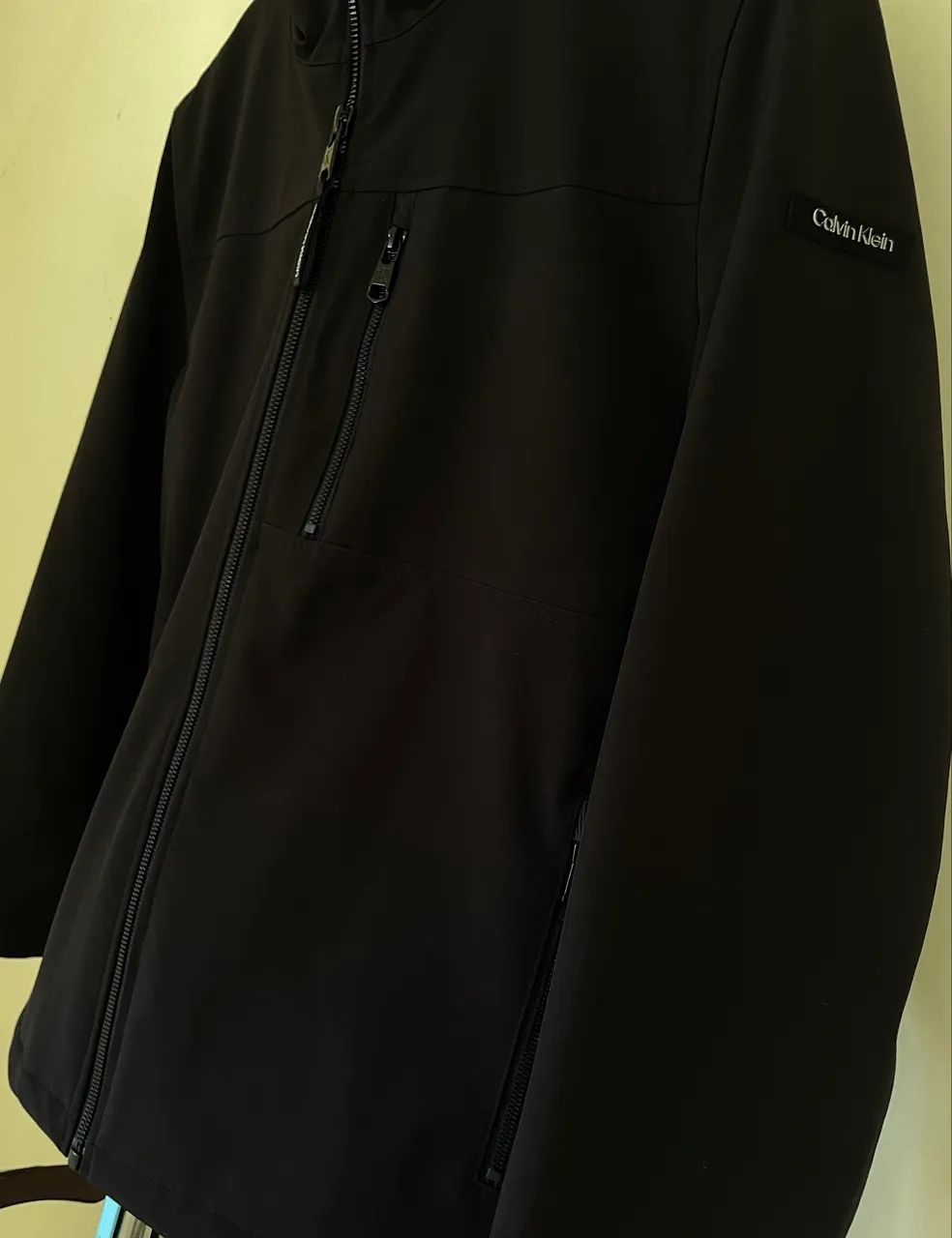 Jaqueta Calvin Klein Soft Shell - Preto  - Foto 3