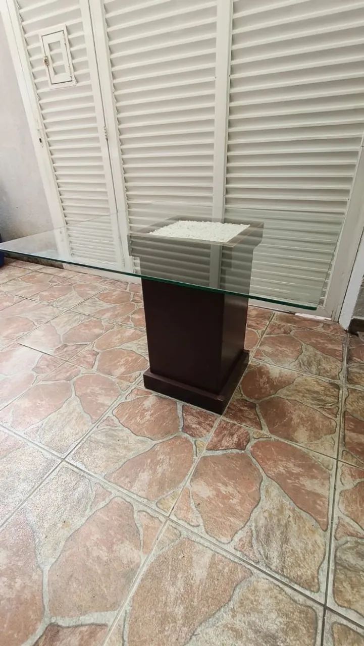Mesa de vidro base madeira