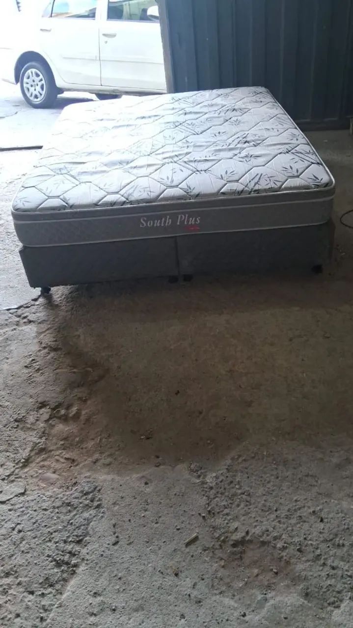 Cama queem com colchão 