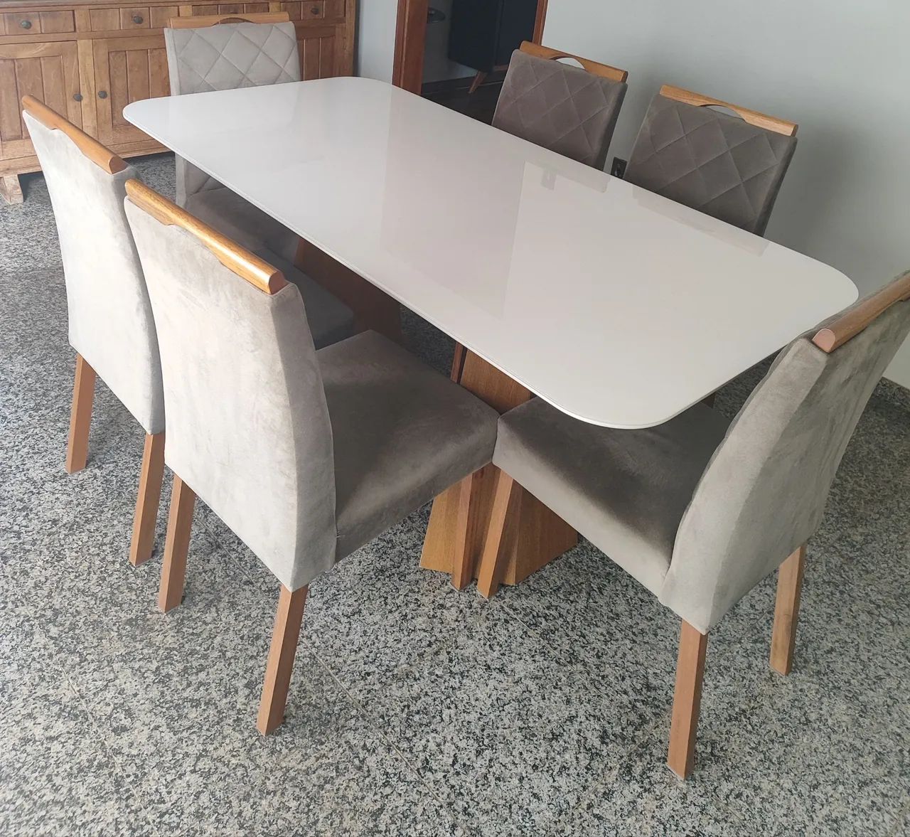 Mesa de jantar com 6 cadeiras