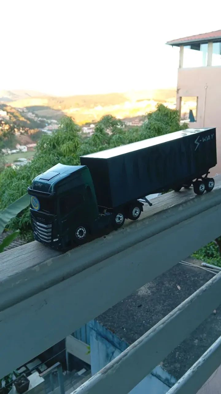 Caminhão de brinquedo Iveco  - Foto 4