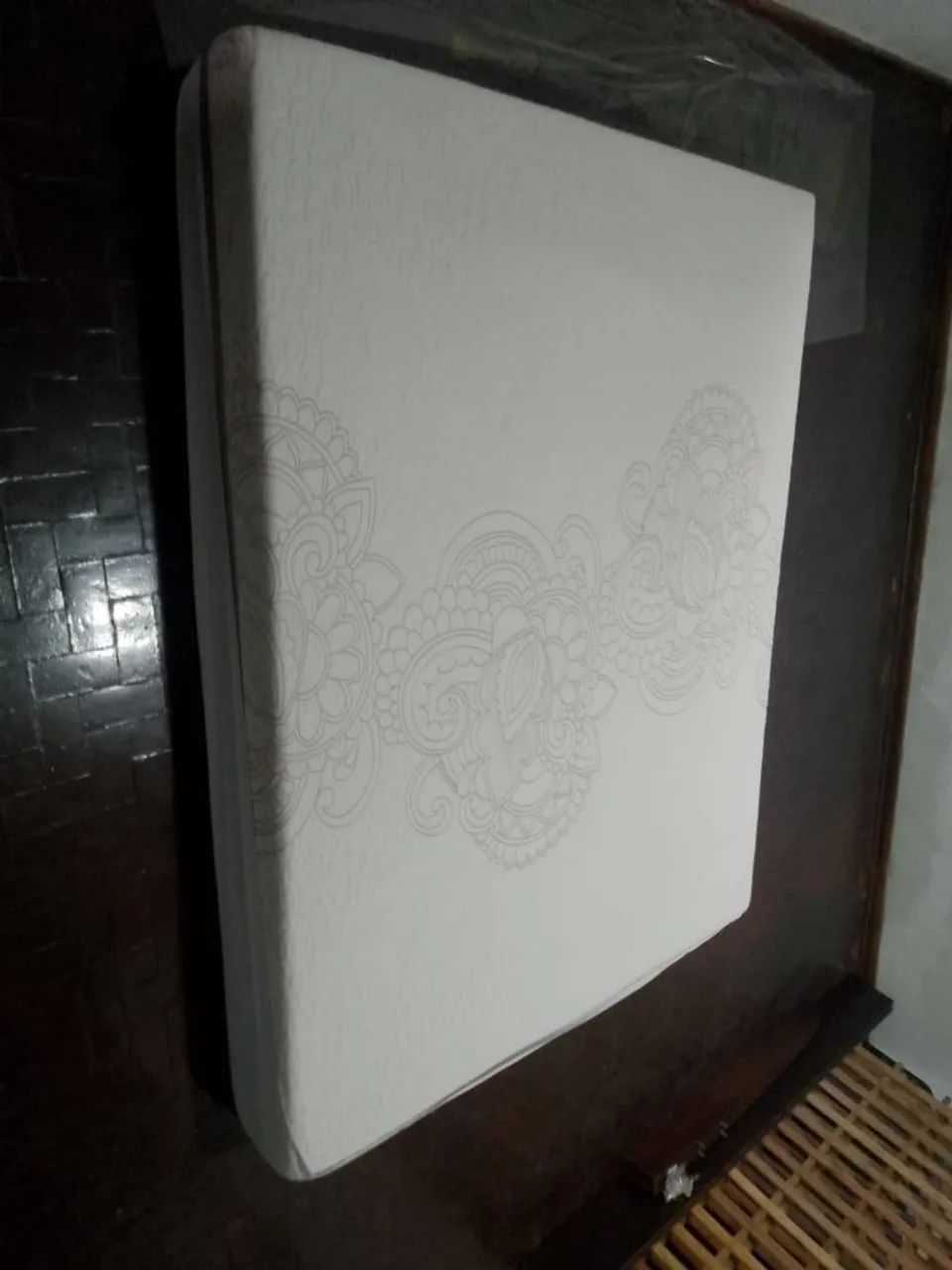 Cama Queen moderna em perfeito estado de conservação  - Foto 3