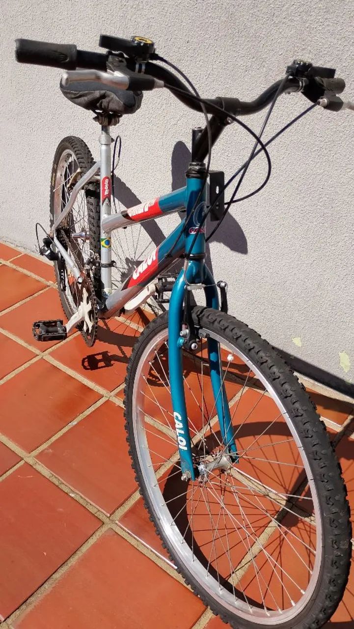 Bicicleta aro 26 semi novo 