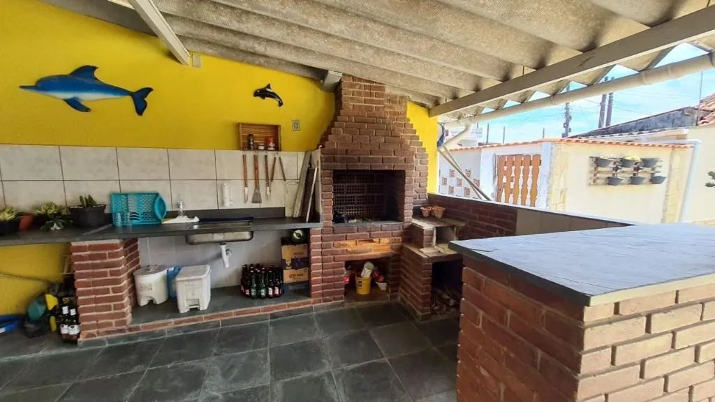 Casa Térrea em Itanhaém com 5 Dormitórios - Foto 4