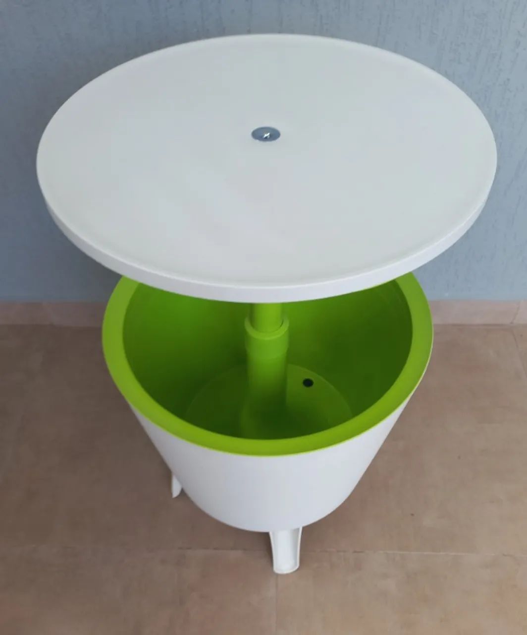 Mesa portátil com cooler integrado e tampo regulável - Foto 5