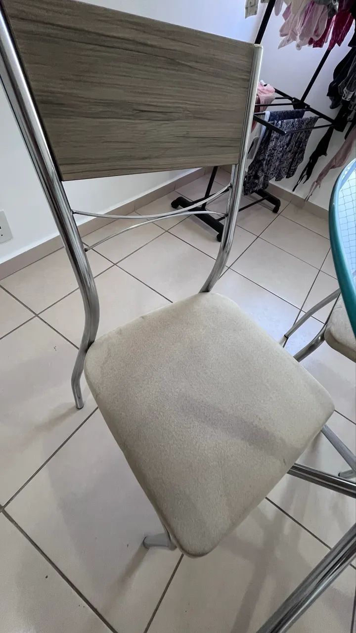 Vendo mesa de vidro com 4 cadeiras  - Foto 5