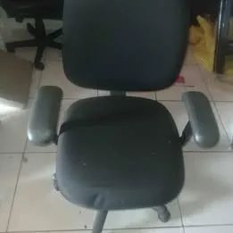 (5) Cadeiras de Escritório giratória e com braço - Foto 2