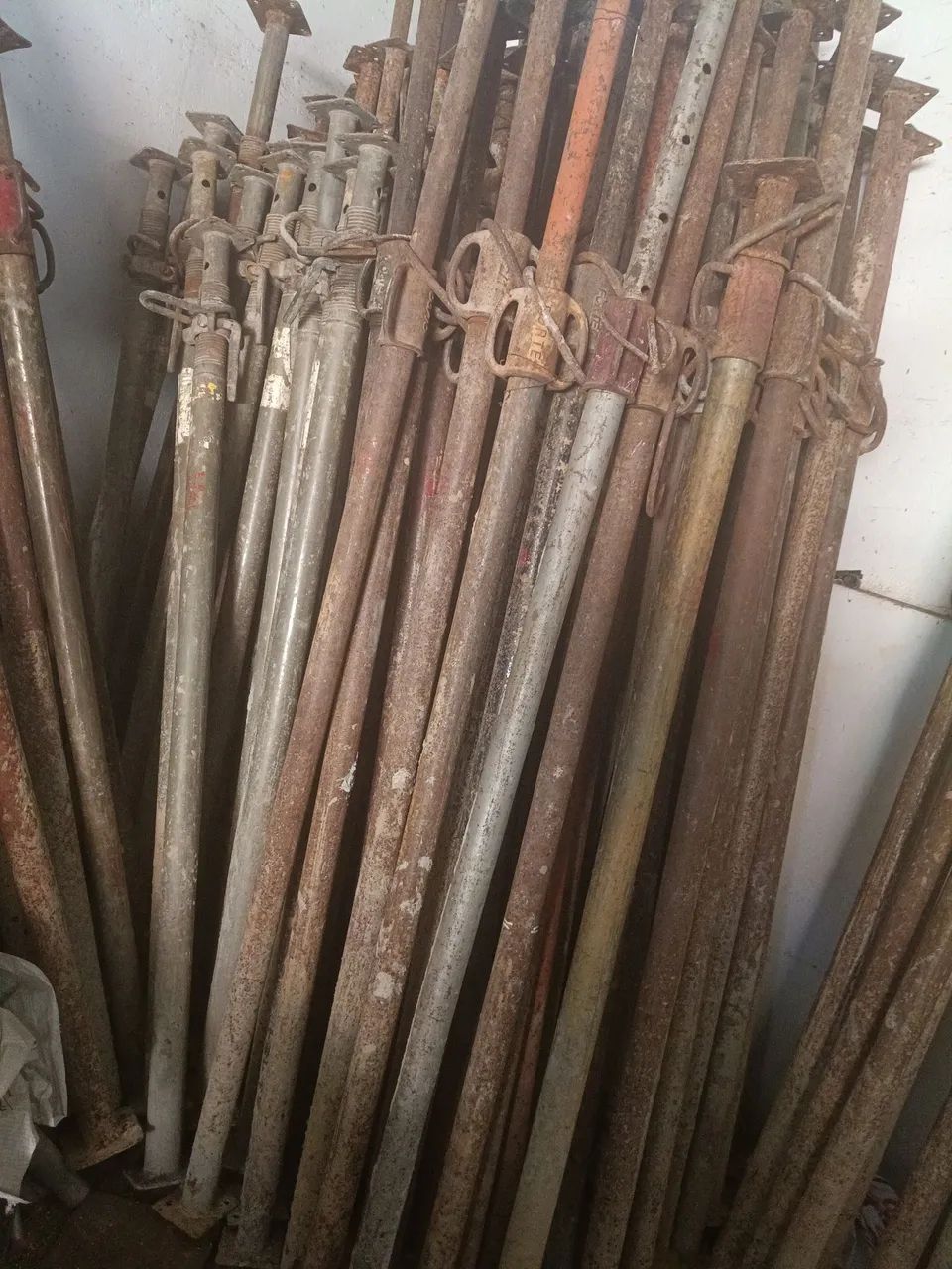 Locação de escoras para laje R$10 entrega rápida - Foto 2