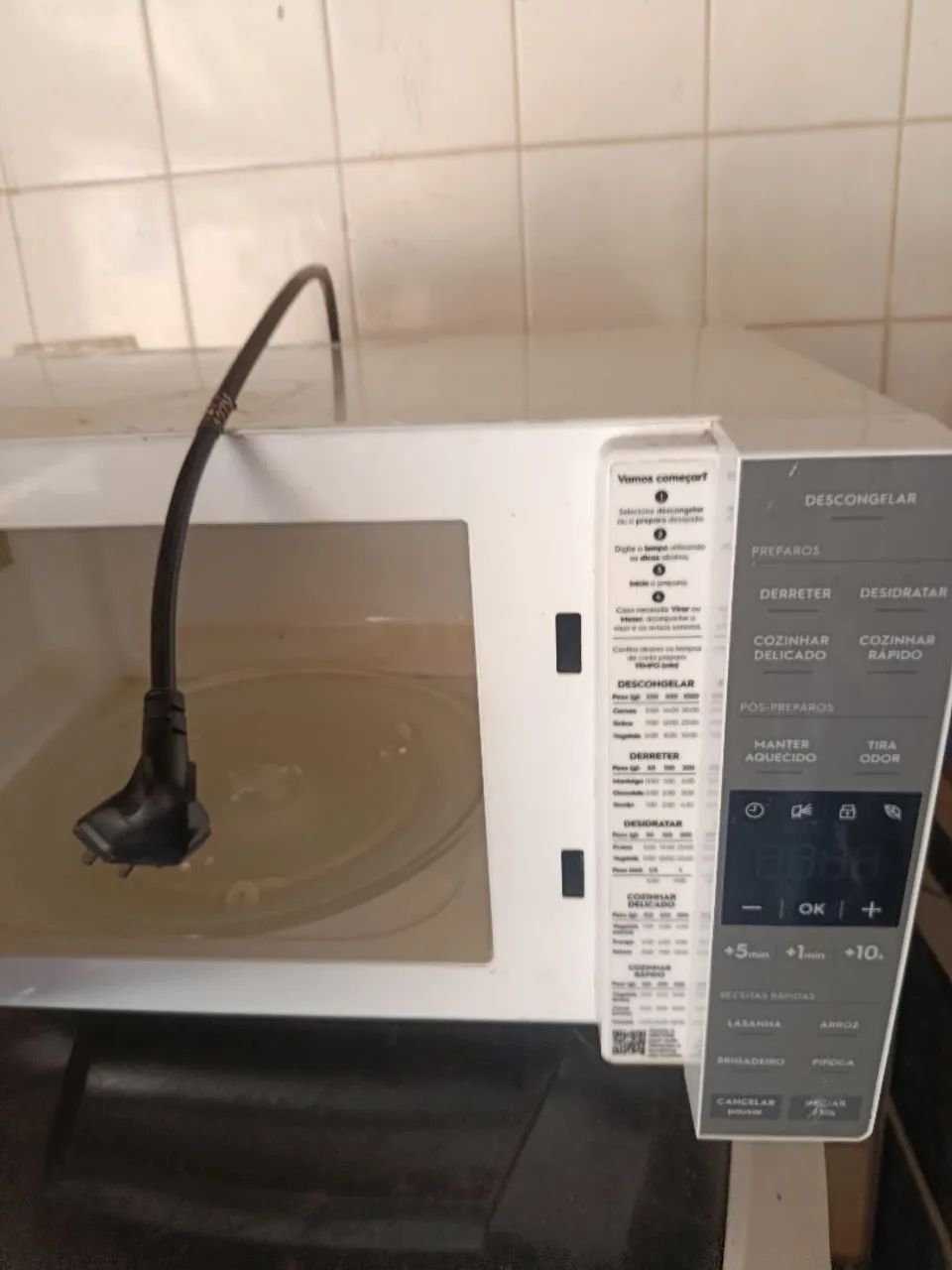 Microondas Eletrolux 23'litros  