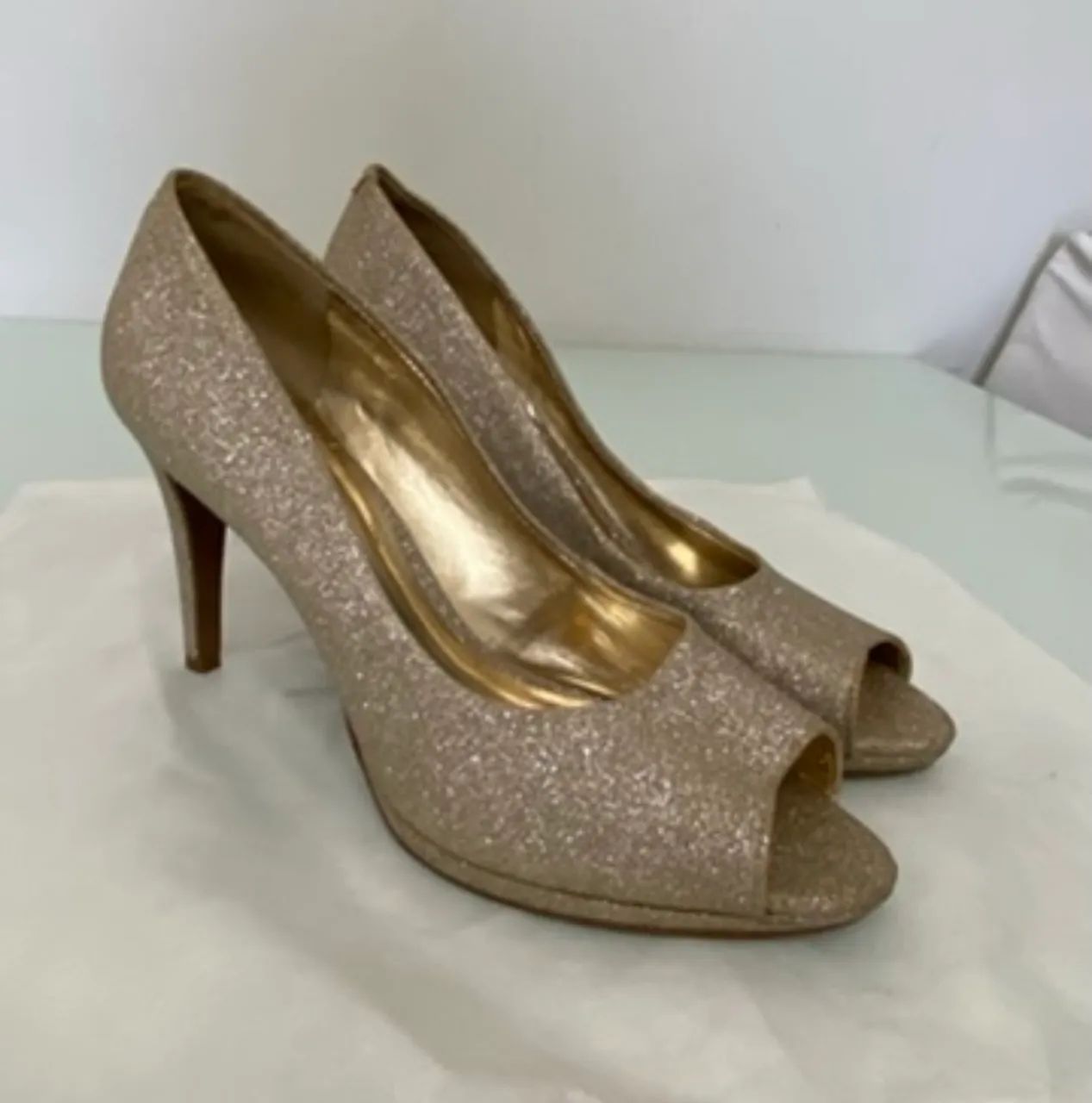 Peep toe Regina rios dourado claro 39 - Foto 4