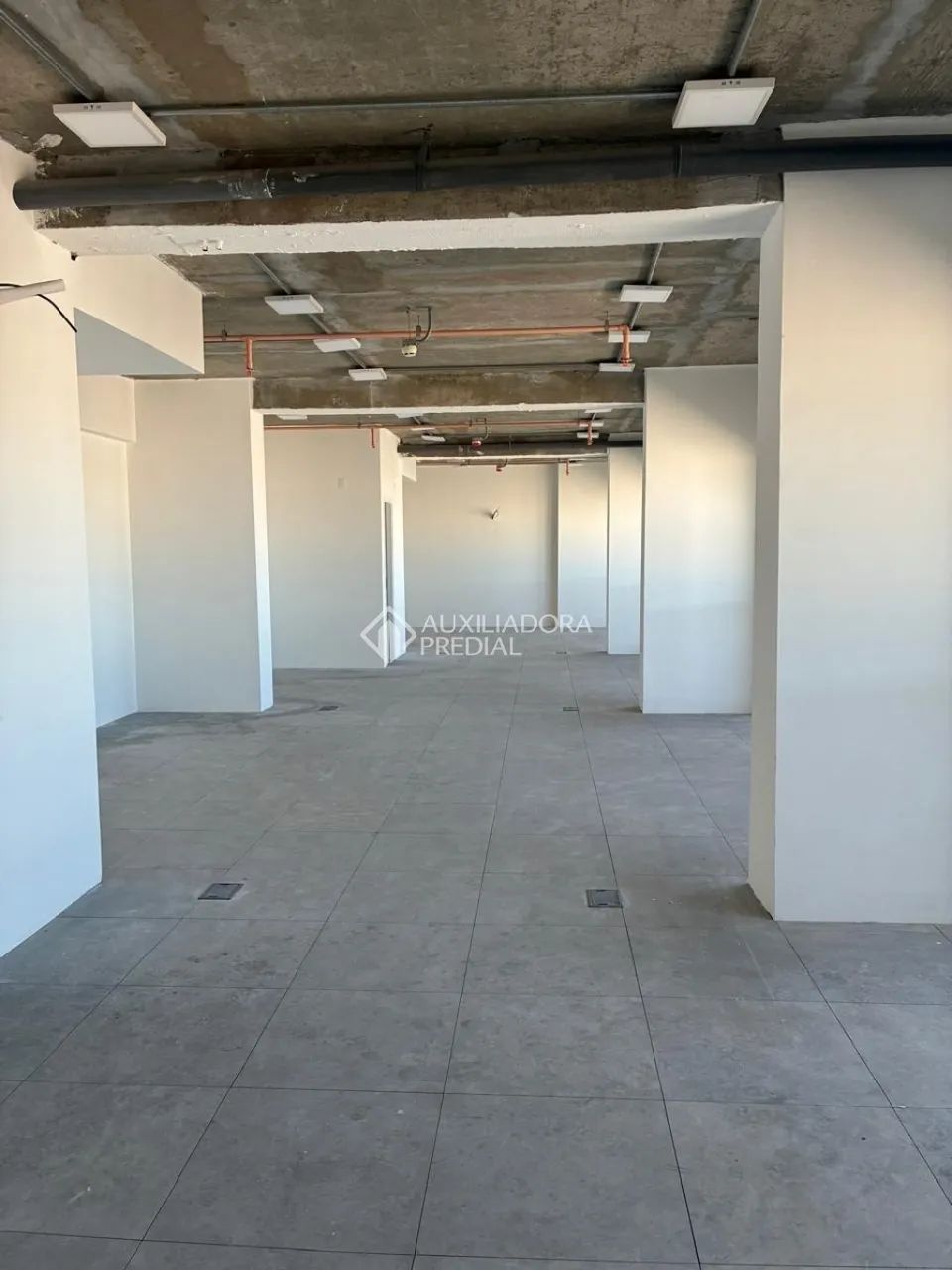 Excelente sala comercial para locação no Condomínio Trilogy Office.