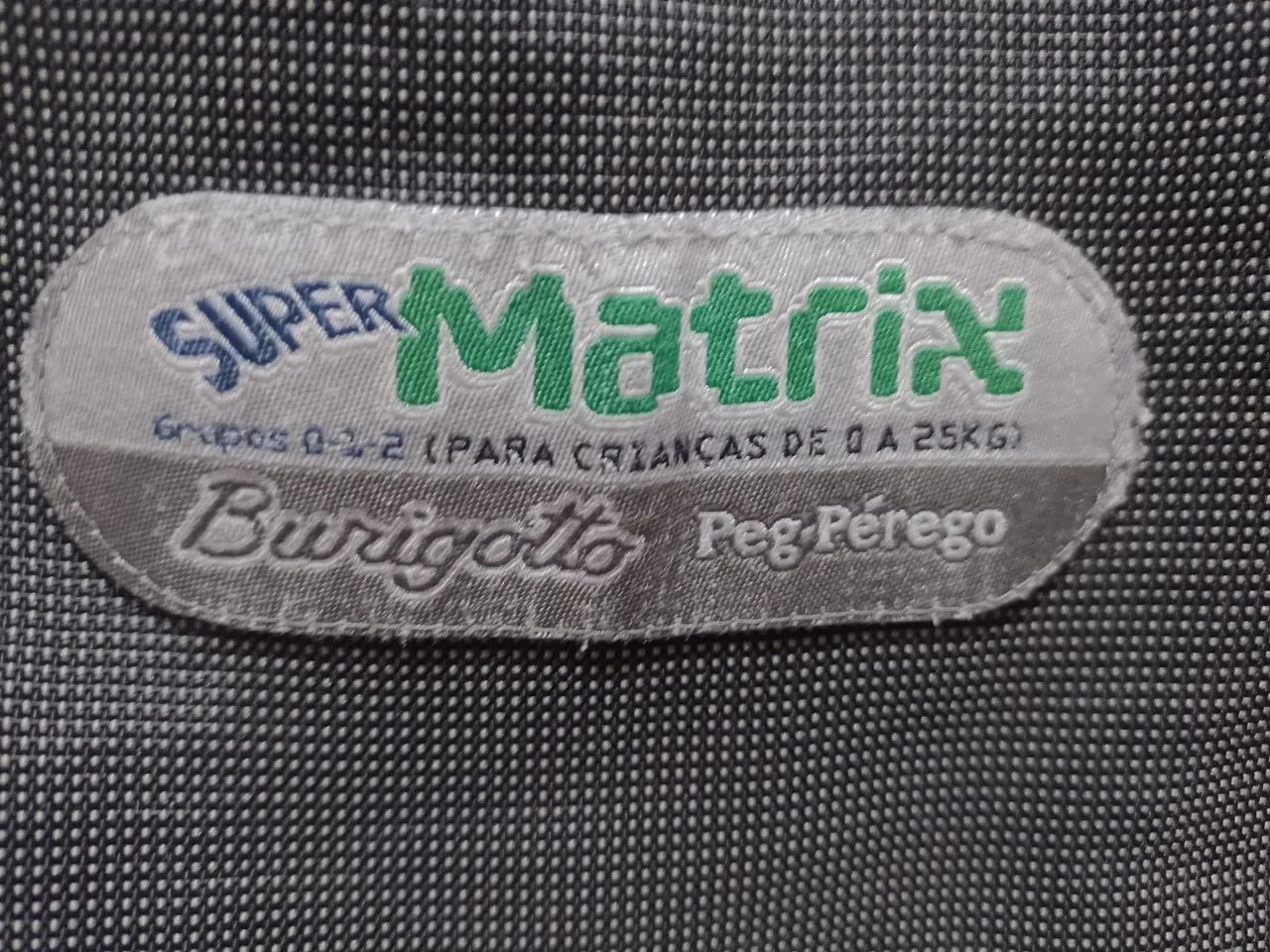 Vendo Cadeirinha para carro com a Base. 