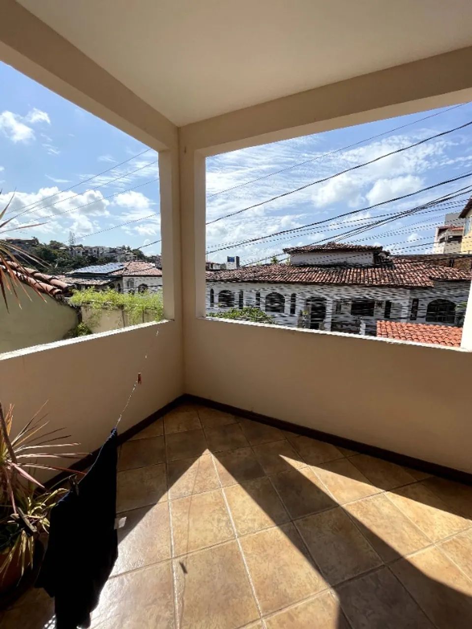 Casa em Itapuã - 3 quartos + escritório, depedência, quintal e varanda - Foto 4