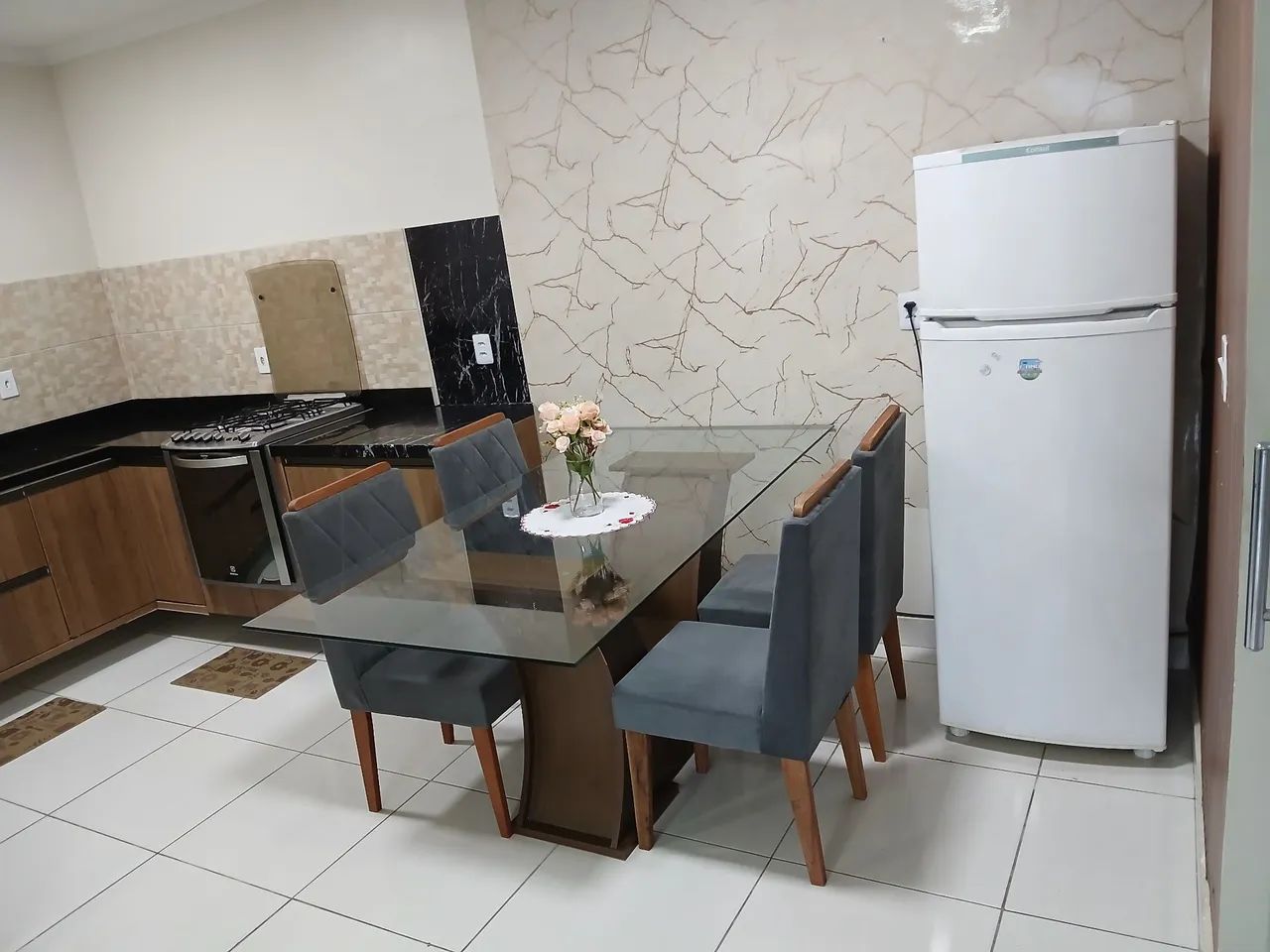 Alugo Casa Duplex totalmente mobiliada e climatizada  - Foto 3