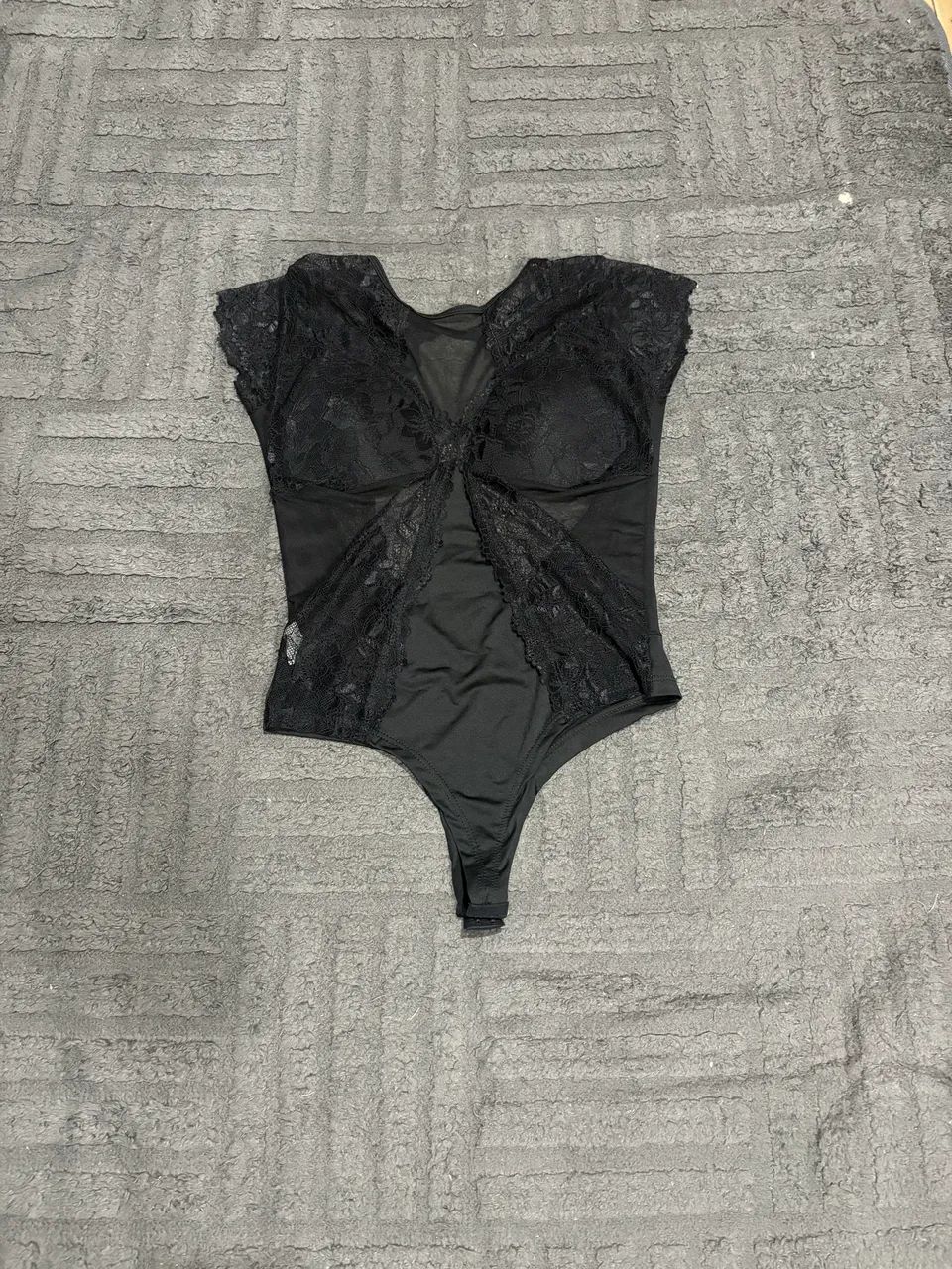 Body de renda preto 