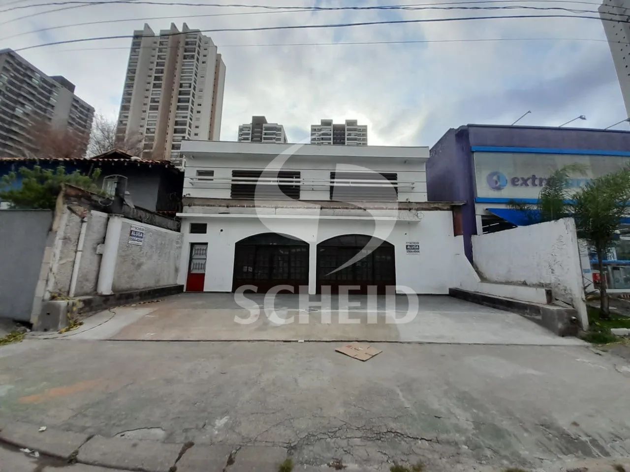 Imóvel comercial com 320m² para locação na Av. Vereador João de Luca