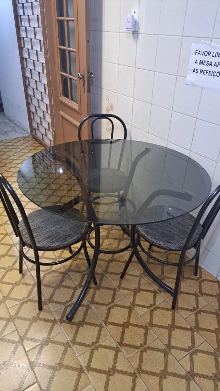 Mesa com 3 cadeiras