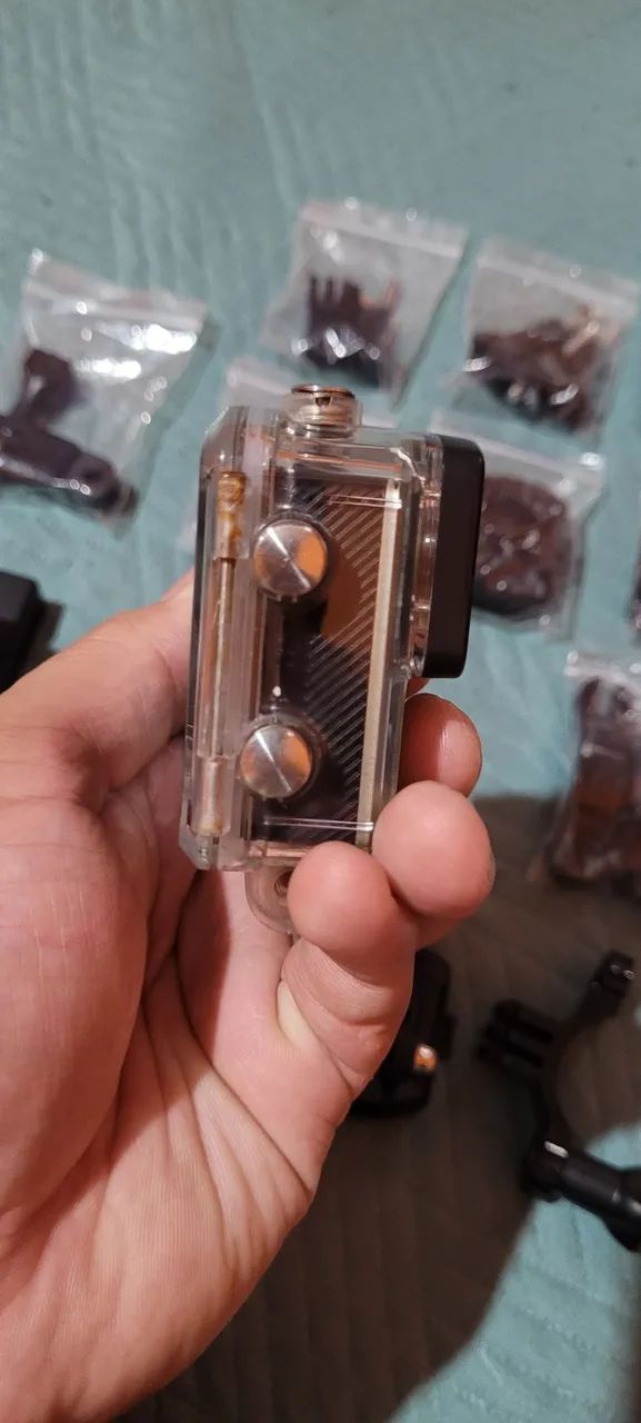 Câmera SJCAM Filma em 2k 60fps, acompanha cartão de memória, bateria extra e acessórios  - Foto 2