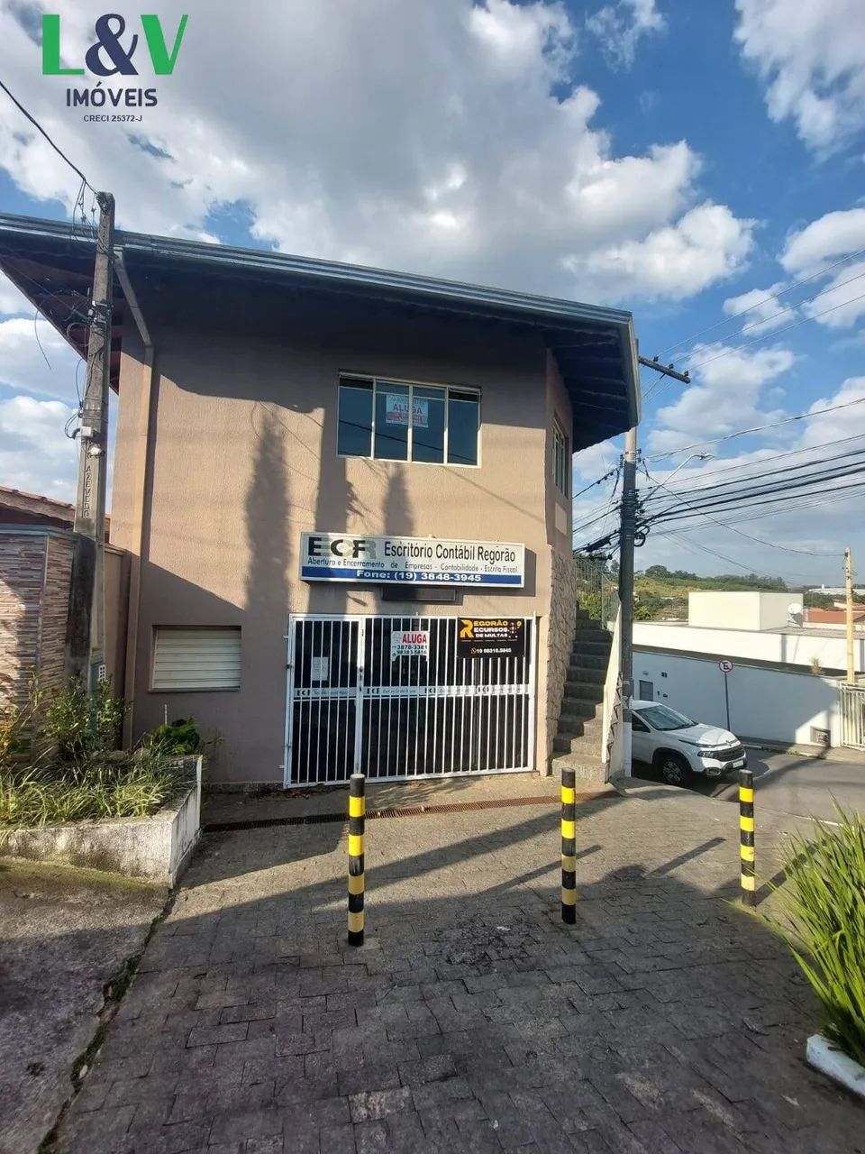 Salas disponíveis no piso inferior e piso superior para locação