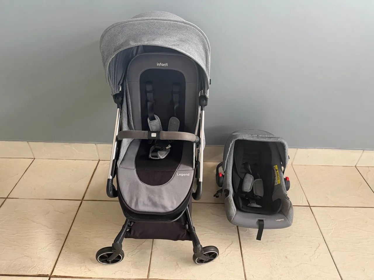 Carrinho de bebê + bebê conforto 