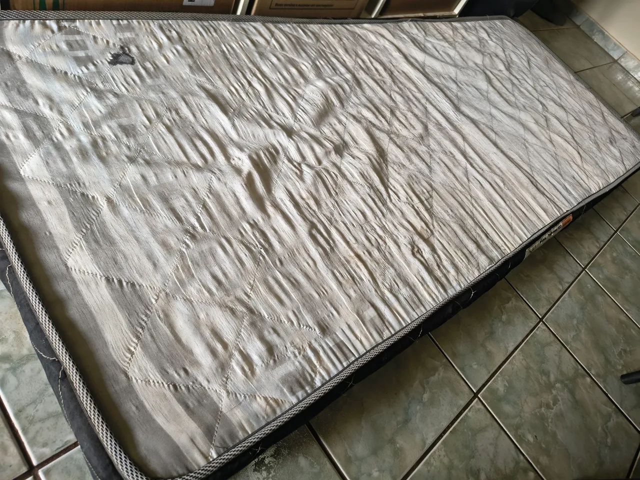 Vendo colchão de solteiro bem conservado  - Foto 2