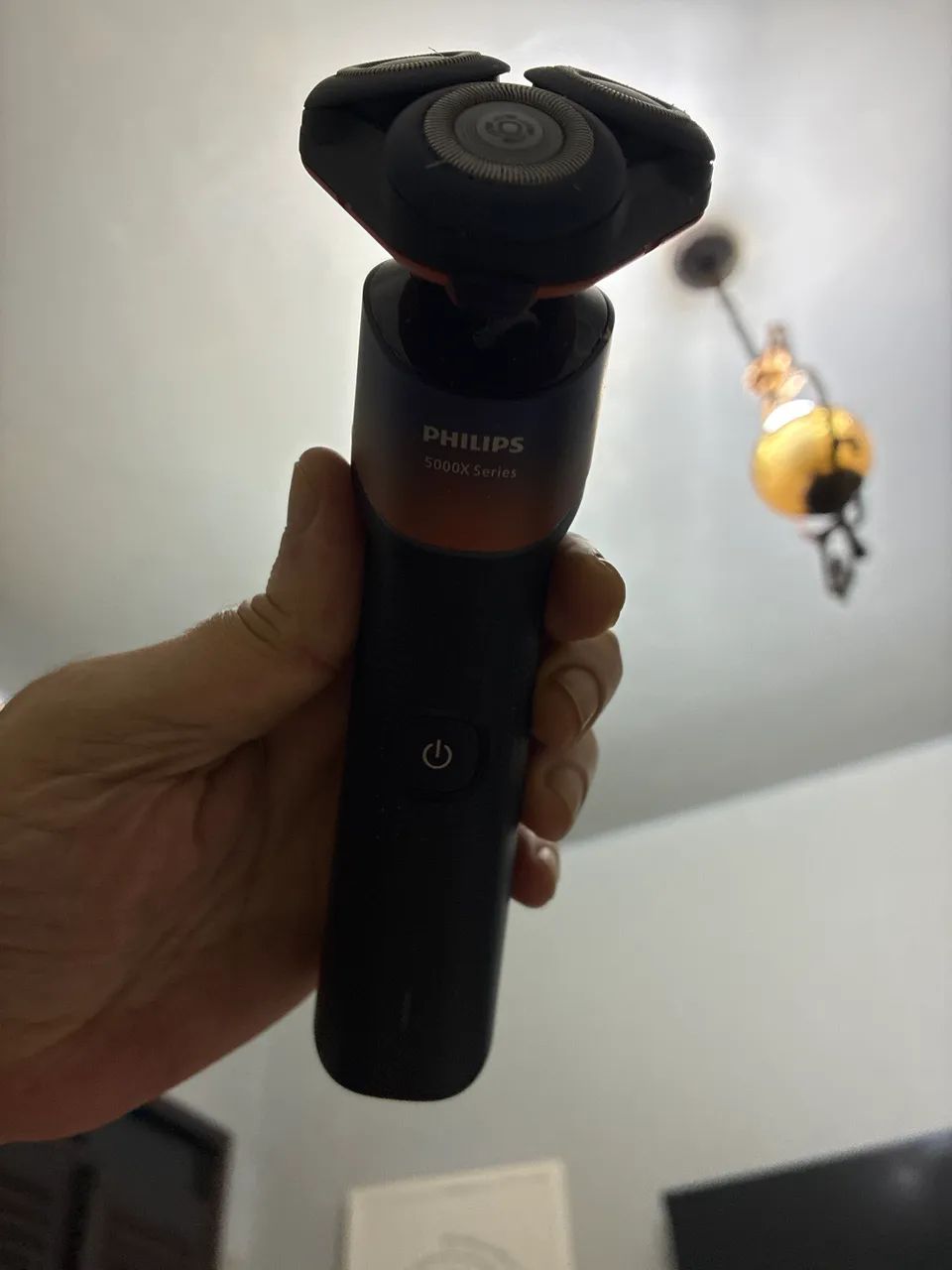 Vende barbeador elétrico com defeito 
