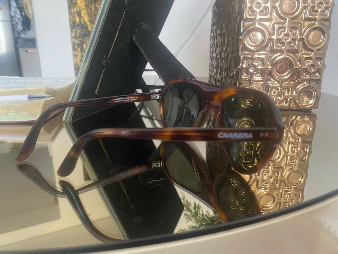 óculos de sol da marca Carrera, com design moderno e armação robusta. - Foto 2