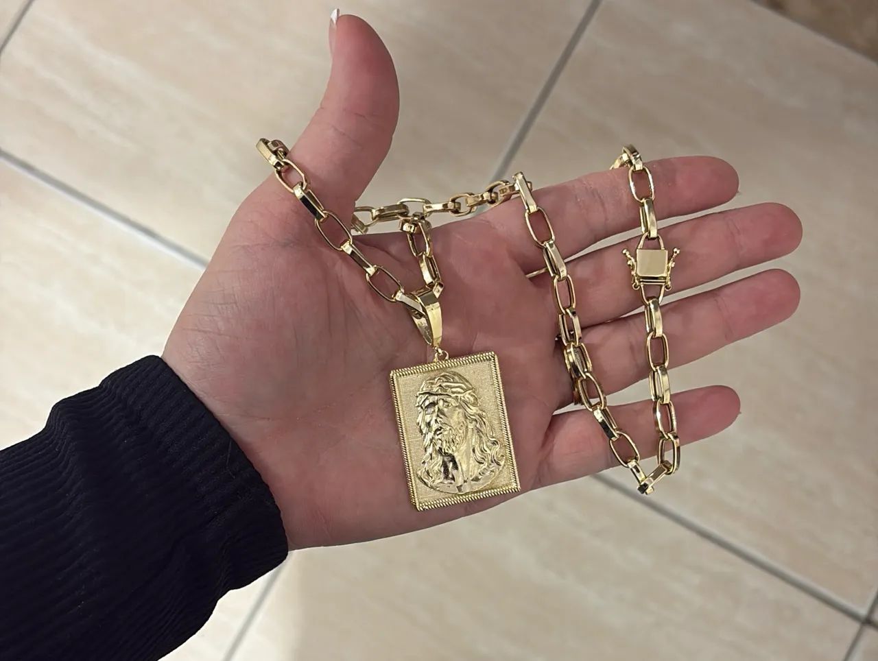 Corrente oca banhada a ouro 