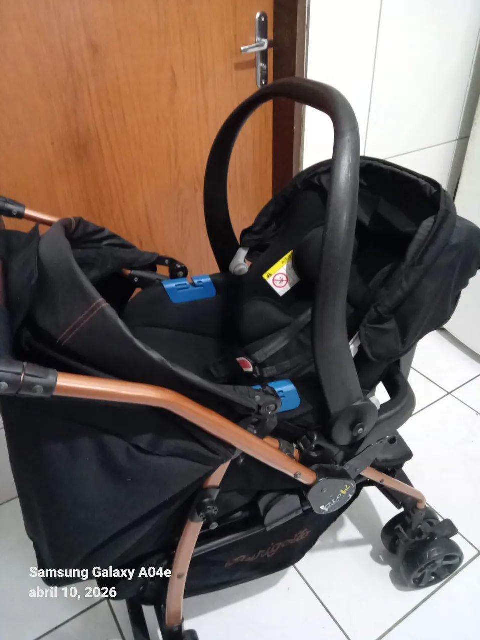 Carrinho de bebê burigotto e bb conforto semi Novos  - Foto 3