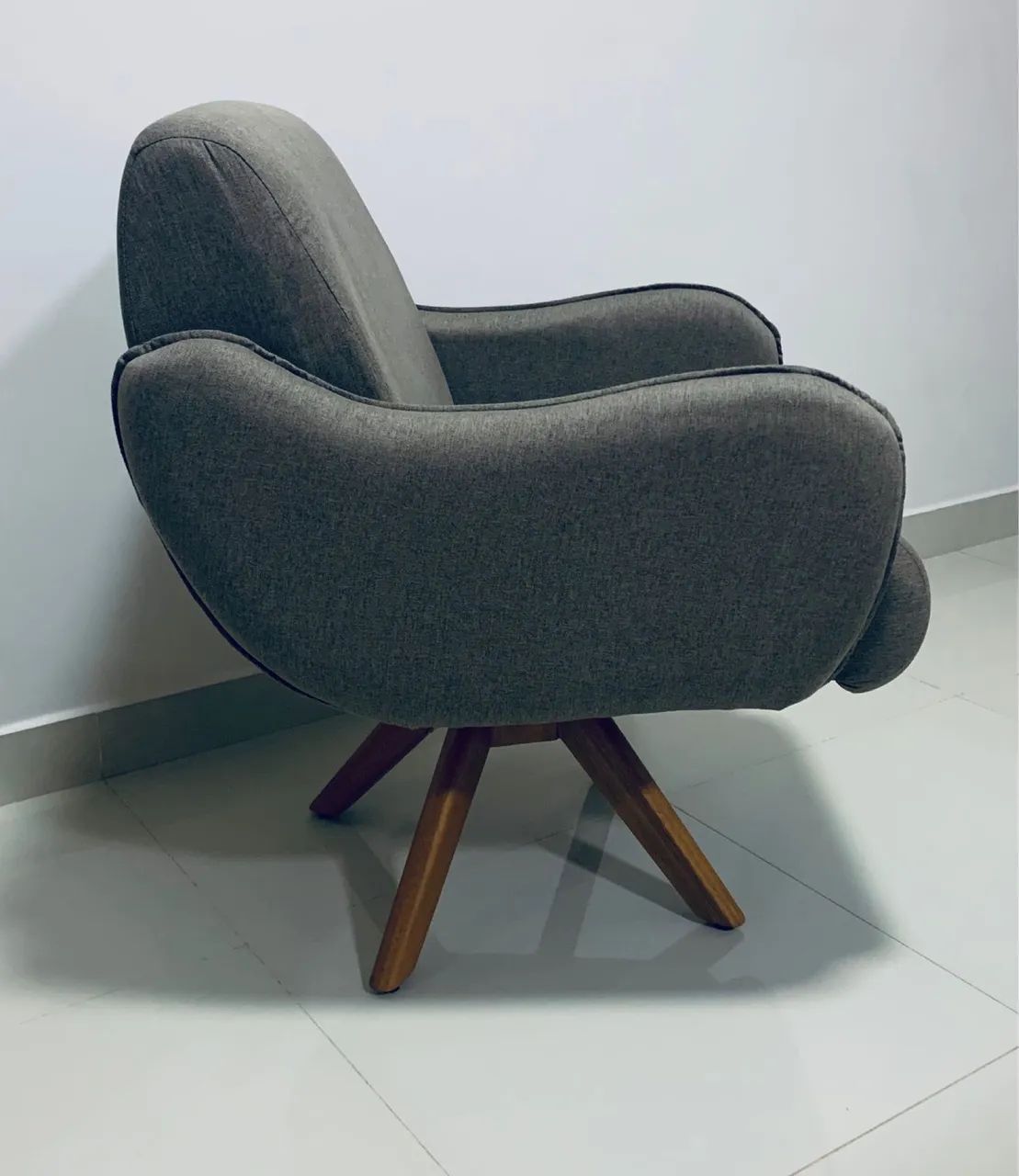Conjunto com 2 Poltronas + Mesa Lateral