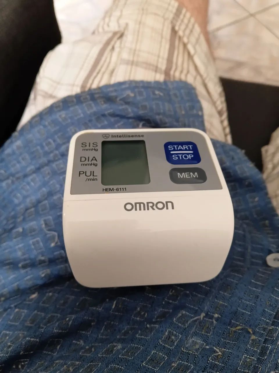 Medidor de pressão omron de pulso 