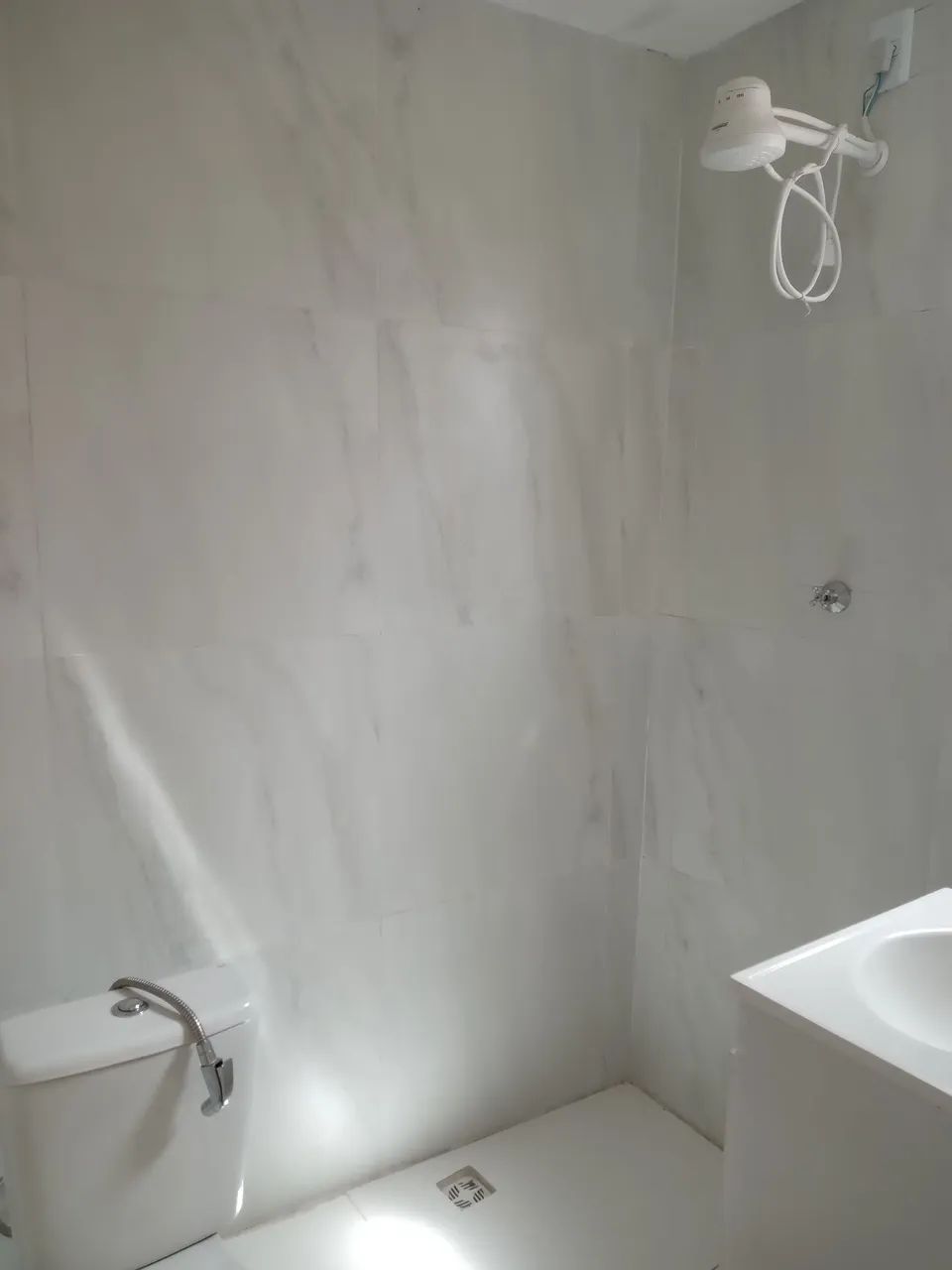 ALUGO APARTAMENTO E KITINET NO CENTRO DE SOLANEA NOS FUNDOS DA PRAÇA 26 DE NOVEMBRO.  - Foto 2