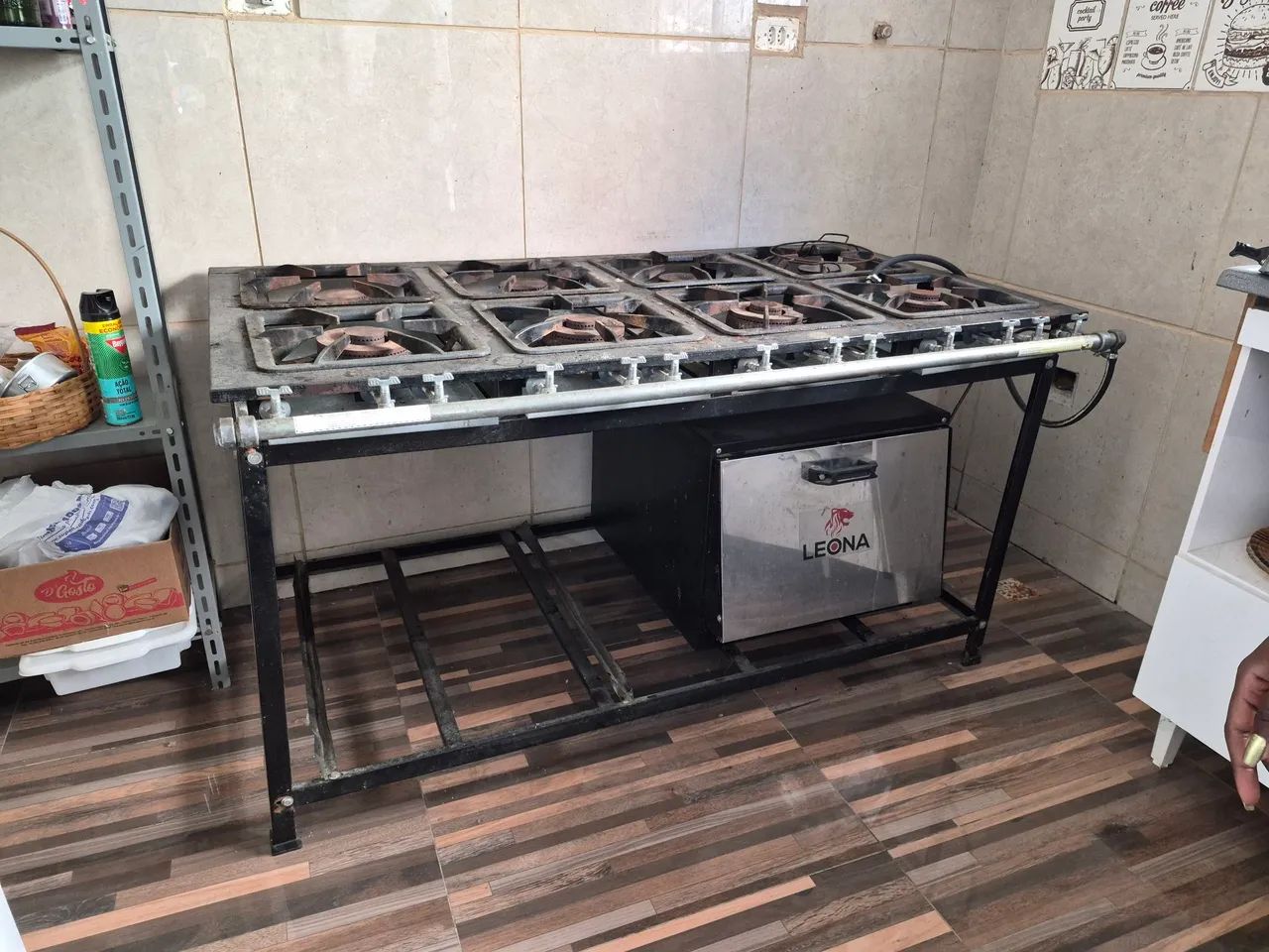 Fogão Industrial de 8 bocas e forno - Foto 2
