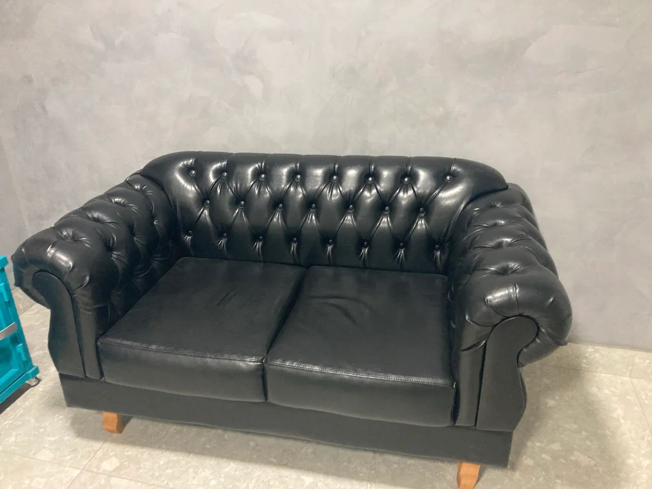 Sofa Capitone Preto lindo!