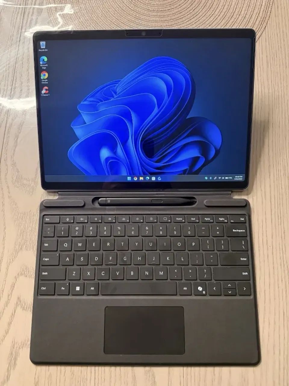 Microsoft Surface Pro 11 Snapdragon X-Plus 16GB RAM 256GB 13"
