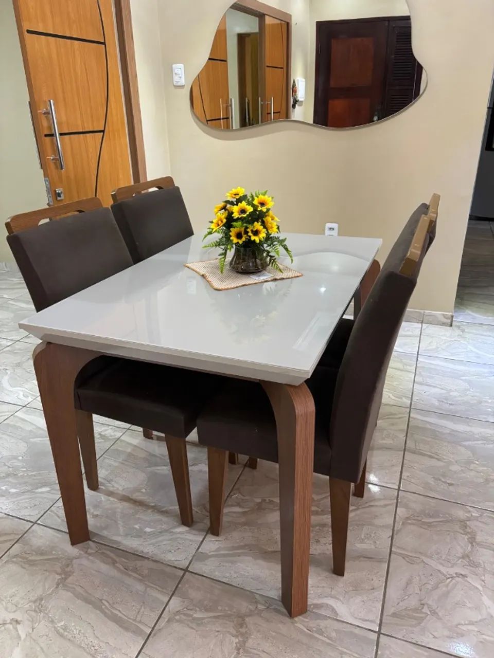 Mesa de jantar 4 cadeiras londrina