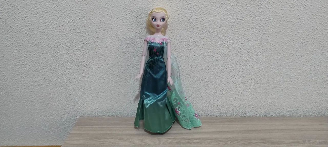 Boneca Elsa - Frozen Disney 
