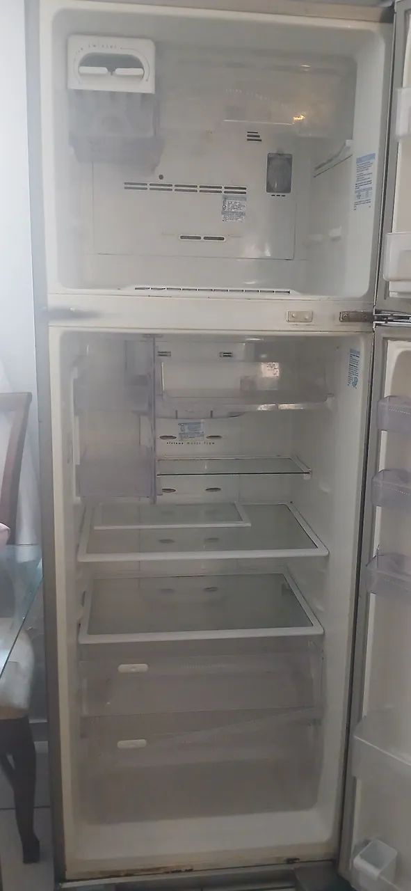 Vendo geladeira Eletrolux inox - Foto 3